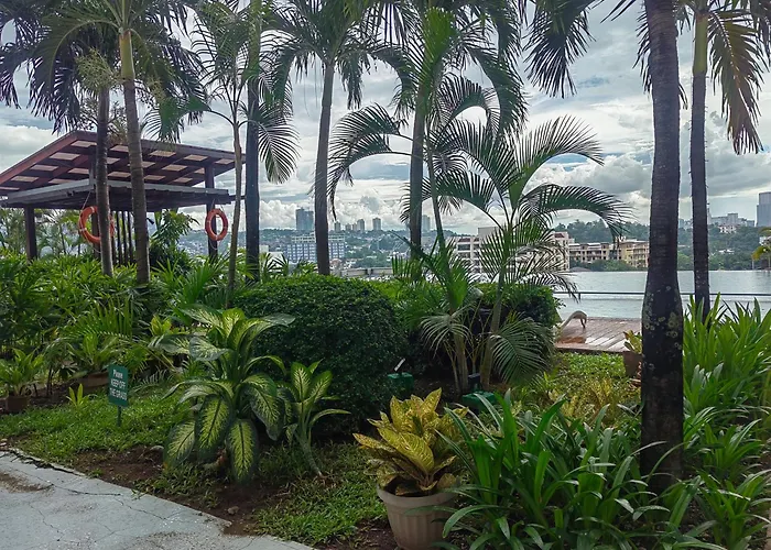 Mia Casa One Pavillon Place 4*