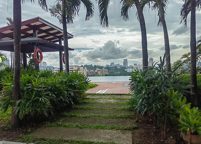 Mia Casa One Pavillon Place 4*